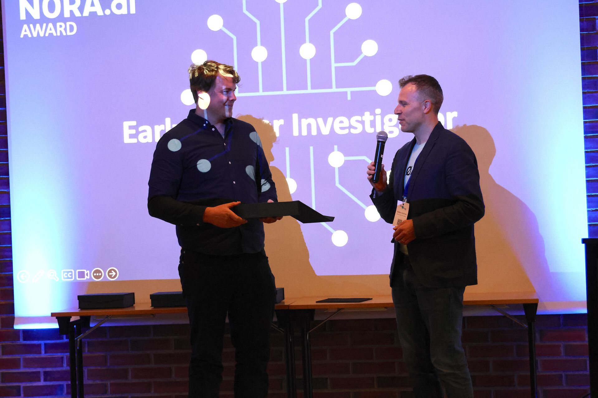 Mikkel Lepperød receiving the Early Career Investigator Award from Stefano Nichele