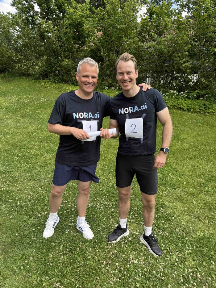 Former CEO Klas Pettersen handing over the baton to new CEO Michael Solvang