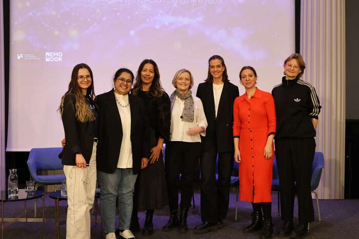 På rekke fra venstre: Agnieszka Seremak, Kushagri Tandon, Carla Ferreira, Ingrid Glad, Julie Haga, Taina Bucher og Lisa Reutter Larsen.