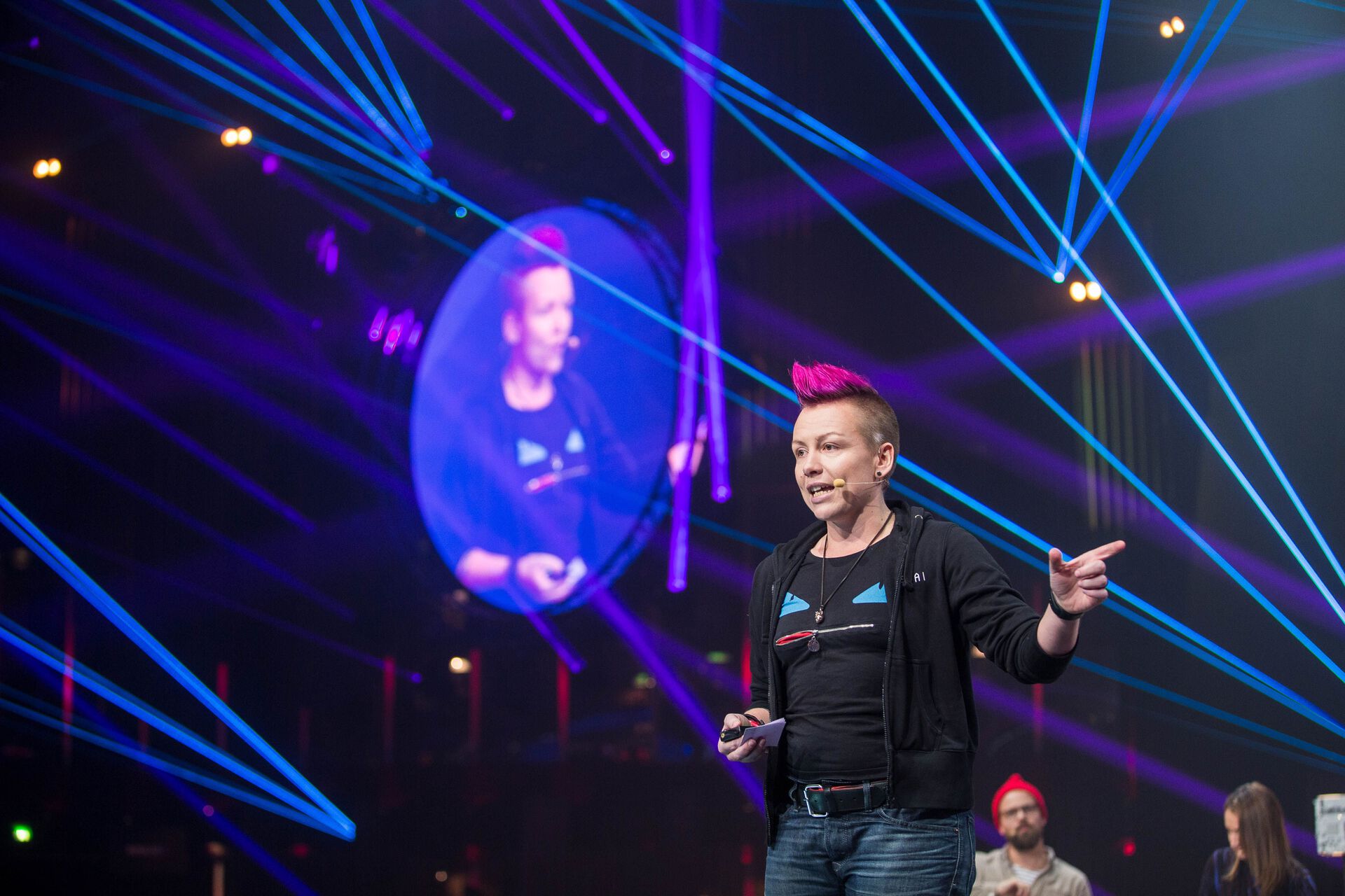 Anita Brede på en scene