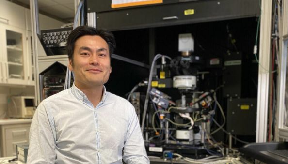 En internasjonal forskningsgruppe, ledet av Evandro F. Fang, har beskrevet en metode som gir godt håp om behandling av Alzheimer. 