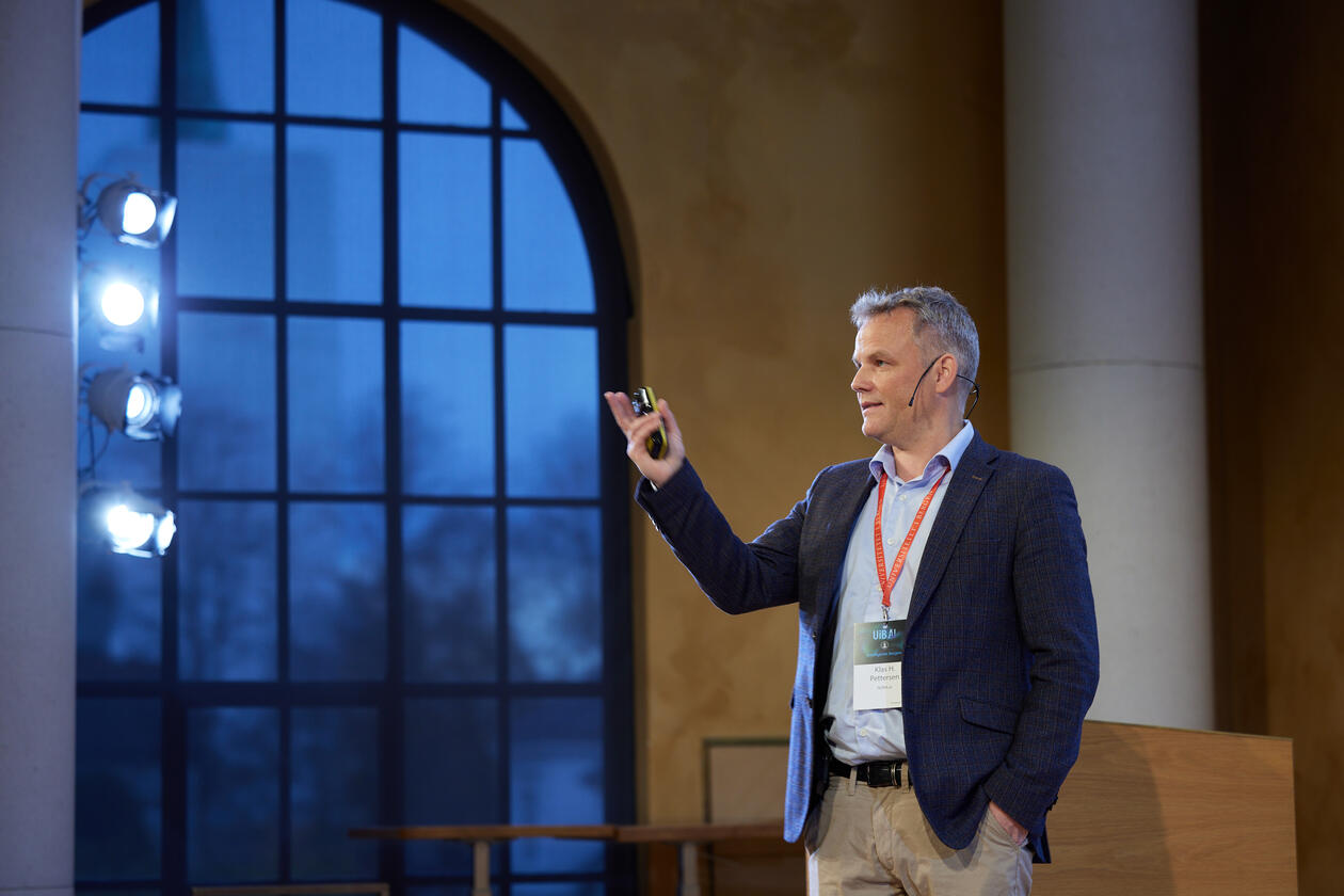  Klas H. Pettersen, CEO of NORA, gave the opening lecture at Intelligente Bergen. Photo:Eivind Senneset, UiB