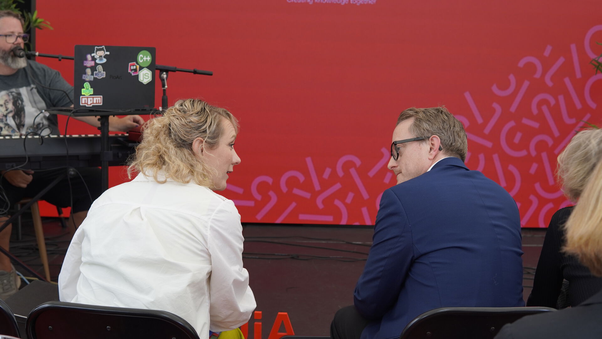 Minister Karianne Tung and Professor Morten Goodwin in conversation
