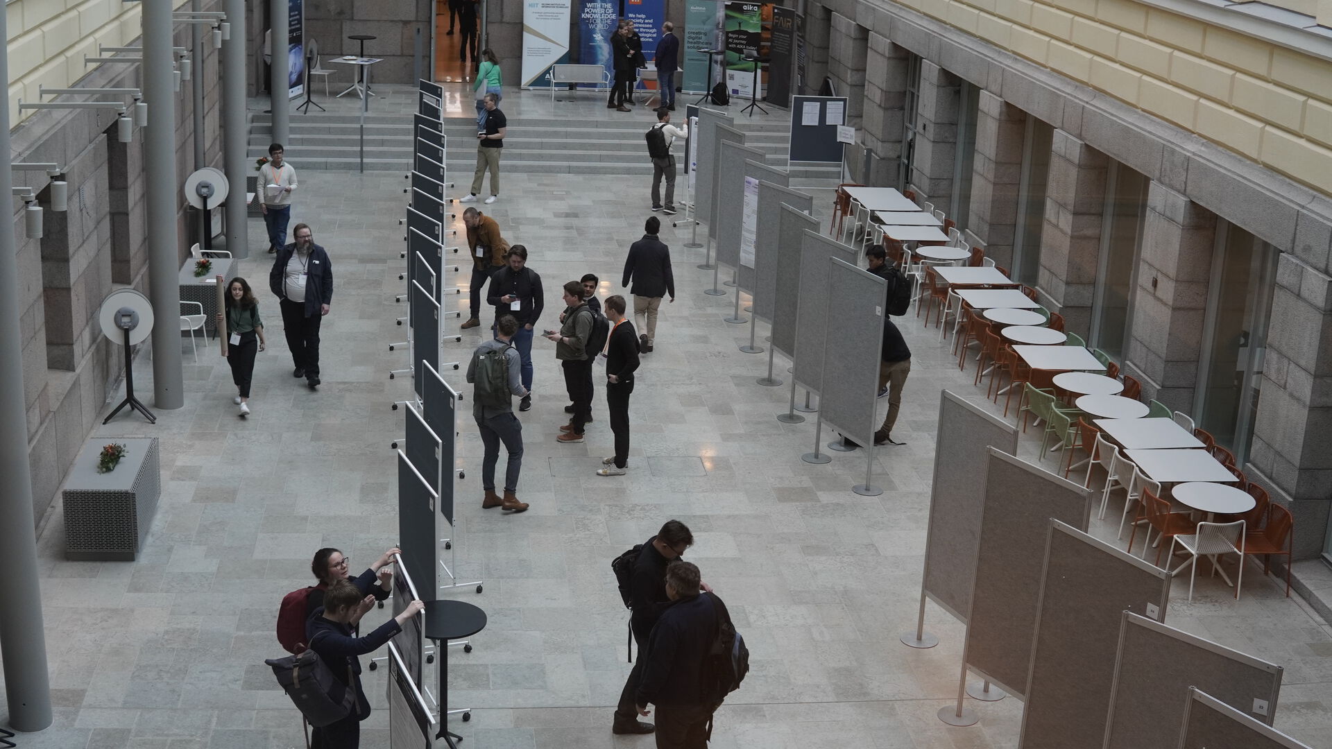Bilde av poster sessions, tatt ovenfra